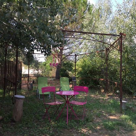 Roulotte Aux Peupliers Ξενοδοχείο La Tour-dʼAigues Εξωτερικό φωτογραφία